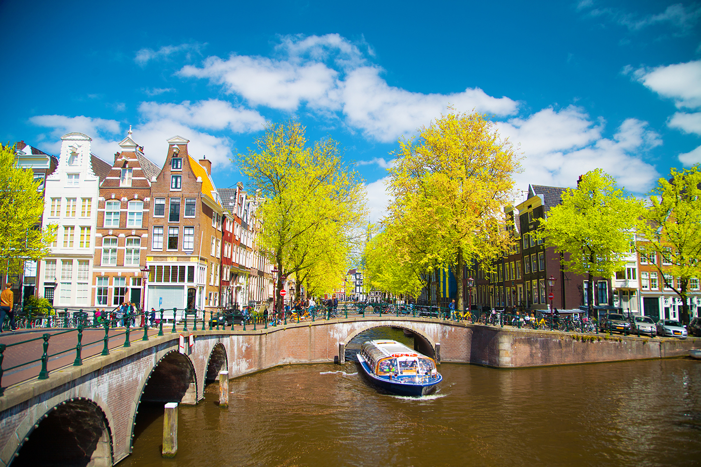 Vožnja brodom po amsterdamskom kanalu, putovanje u Amsterdam